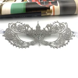 Máscara de encaje plateado con diamantes de imitación para fiesta Halloween mujer