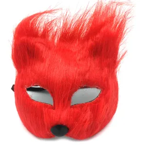 Primo piano della mezza maschera animale soffice rossa per cosplay di Halloween e feste.