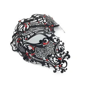 Schwarze Metall Maske Maskenball Karneval Halloween Party Halbgesicht mit roten Strasssteinen