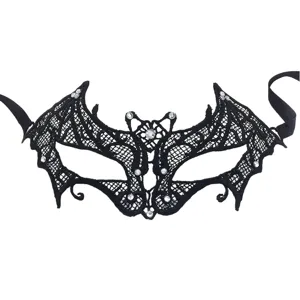 Schwarze Spitzen-Fledermausmaske mit Strasssteinen für Halloween Kostümpartys und Maskeraden.