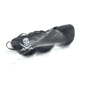 Schwarze Augenklappe aus Plastik mit Totenkopf und Knochen fuer Halloween Kostuemparty.