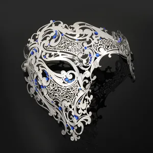 Maschera in metallo argento con strass blu per festa di Halloween e costume di carnevale.