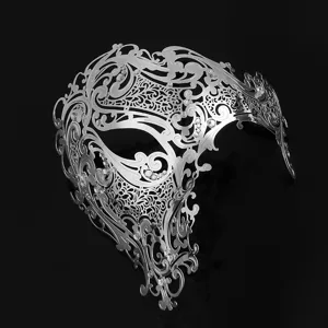 Maschera di carnevale in metallo argento con strass mezzo viso festa dettaglio vista