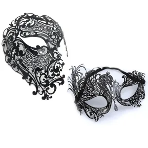 Squisita maschera in metallo intagliato al laser con strass scintillanti per feste e eventi.