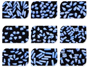 Nahaufnahmen Details verschiedener blauer flacher Nagelstrasssteine in geometrischen Formen.