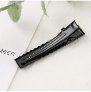Nahaufnahme Detail der schwarzen Metall Krokodil Haarklammer DIY Haar Zubehör Ersatz.