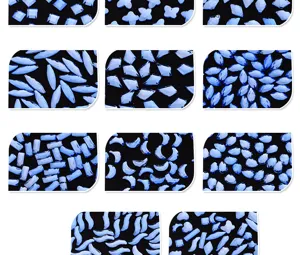 Detailansicht von gemischten flachen Nagelstrasssteinen in hellblauem Kristall-Design.