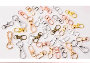 Mosquetones de metal y llaveros accesorios para bolsos, manualidades y proyectos de cuero detalle.