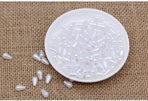 Druppelvormige imitatie parels met gat voor DIY handgemaakte sieraden en kleding accessoires.