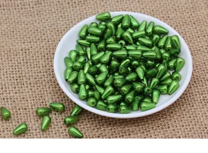 Groene druppel imitatie parel kralen 6x10mm voor DIY handgemaakte ketting sieraden accessoires.