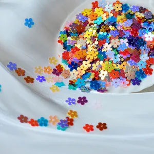 Lentejuelas de flores de colores para maquillaje nail art y decoración de manualidades brillantes.