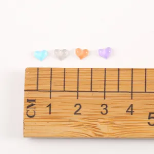 Mini strass de cœur de bonbon 3D transparents pour nail art en résine avec échelle