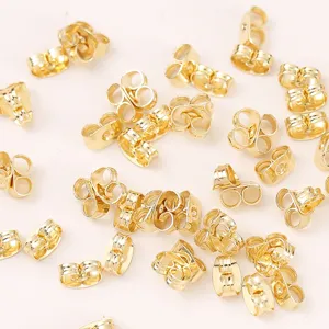 Goldfarbene Ohrringverschluesse Nahaufnahme DIY Schmuck Herstellung Ersatzteile Zubehoer.