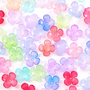 Cuentas de acrílico con forma de flor gelatina en primer plano para manualidades DIY.