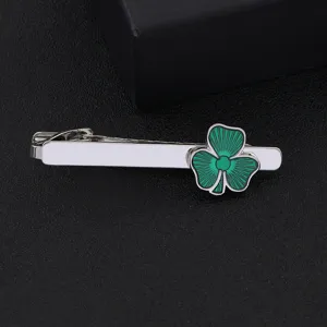 Pince a cravate homme en metal argente avec motif de trifolium vert accessoire daffaires