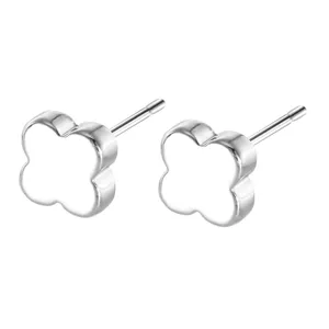 Pendientes de tuerca plateados con trébol de cuatro hojas para mujer, joyería elegante.