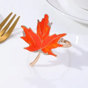Anello portatovagliolo foglia d'acero arancione decorazione per tavola autunnale