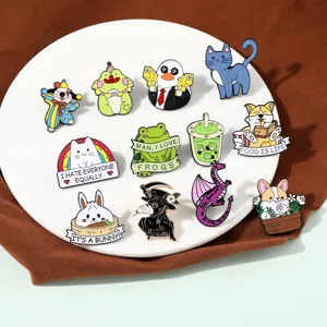 Joli ensemble de broches en émail métallique animaux drôles, chat grenouille corgi badges de vêtements.