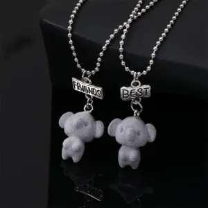 Leuke beste vrienden kinderketting met geflockte dierhangers en zilveren kogelkettingen.