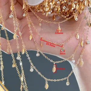 Détail de chaîne à pampilles en strass dorés et feuilles DIY pour accessoire Hanfu.