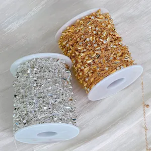 Détail de chaîne strass feuille DIY, idéale pour accessoires cheveux Hanfu et bijoux faits main.