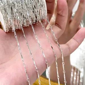 Vue détaillée de la chaîne à barre plate en cuivre DIY pour bracelets et colliers.