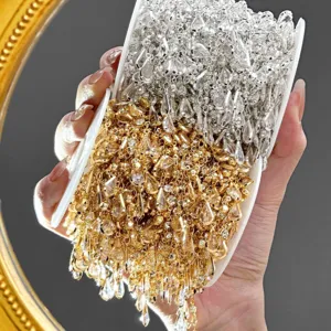 Détail chaîne strass goutte DIY, pendentifs cristal brillants pour décoration art.