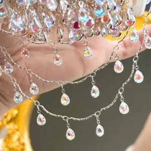 Exquisites DIY Tropfen Zirkonia Kristall Kette Detail mit atemberaubendem AB Farbglanz.