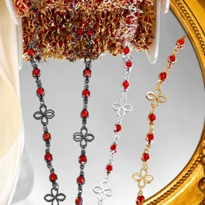 Détail chaîne en métal DIY, trèfle à quatre feuilles avec pierres rouges, loisirs.