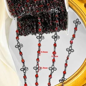 Chaîne en métal noir DIY avec des motifs de trèfle en cristal rouge pour bijoux et vêtements