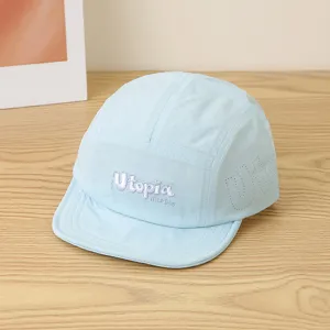 Gorra de béisbol plana impermeable azul claro para niños con bordado Utopia chic.