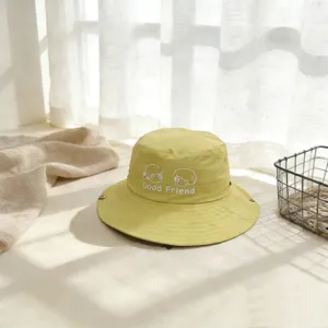 Sombrero de pescador de algodón amarillo con bonito bordado de dibujos animados para niños.
