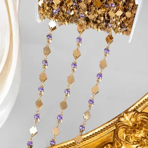Chaîne en métal doré DIY avec plaques en losange et strass violet pour vos loisirs.
