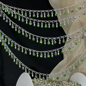 Chaine en metal DIY avec strass verts et pendentifs goutte pour accessoires cheveux.