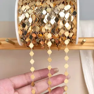 DIY goldfarbene rautenförmige Metallkette für handgefertigte Halsketten und Brauthaarschmuck.