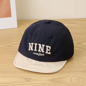 Gorra de Béisbol de Malla con Bordado de Letras en Bloques de Color para Niños Transpirable de Secado Rápido Sombrero de Sol con Ala Plana