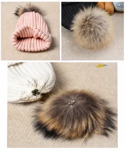 Women's thick knitted beanie hat with detachable real raccoon fur pom pom winter warm.