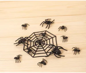 Halloween Deko Set aus Kunststoff mit schwarzen Spinnen und Spinnennetz für Party.
