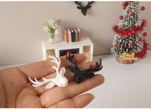 Décoration murale tête de cerf miniature pour maison de poupée, ornement en résine.