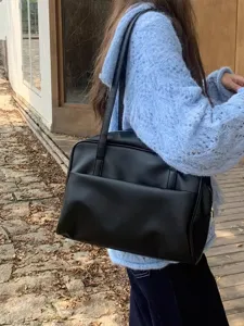 Black PU leather shoulder bag for women, large capacity retro Boston handbag casual versatile daily.