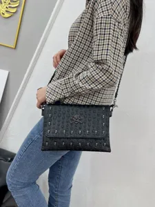 Punk style skull embossed chain shoulder messenger envelope bag for women daily fashion wear