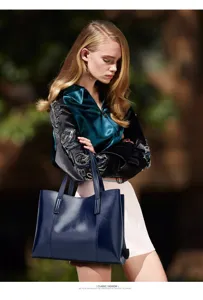 Classic women's oil wax leather tote bag, large capacity fashion vintage shoulder handbag.