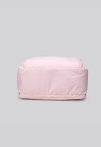 Detailed view of the pink portable travel toiletry bag showing smooth zipper closure.