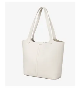 Weißer Leder Shopper mit doppelten Henkeln und minimalistischem Design für den Alltag.
