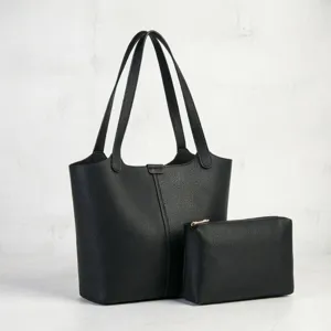 Schwarze Leder-Tasche mit passender Pochette minimalistische Shopper Handtasche Damen