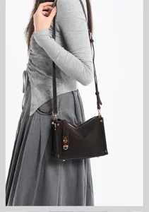 Matte Weichleder Damentasche, elegante Umhängetasche und geräumige Schultertasche für den Alltag.