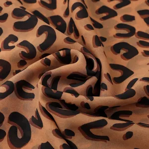 Bufanda de gasa con estampado de leopardo clásico para mujer grande ligera y suave.