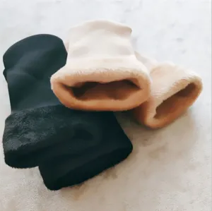 Dick gefütterte Winter Thermo Socken Detailansicht, kuschelig warme Plüsch Innenseite Stoff Textur.