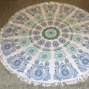 Ronde mandala strandhanddoek met franjes boho yogamat deken voor zomervakantie aan zee.