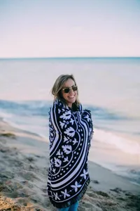 Ronde strandhanddoek zwart wit bloemenpatroon franje boho omslagdoek deken yogamat reis